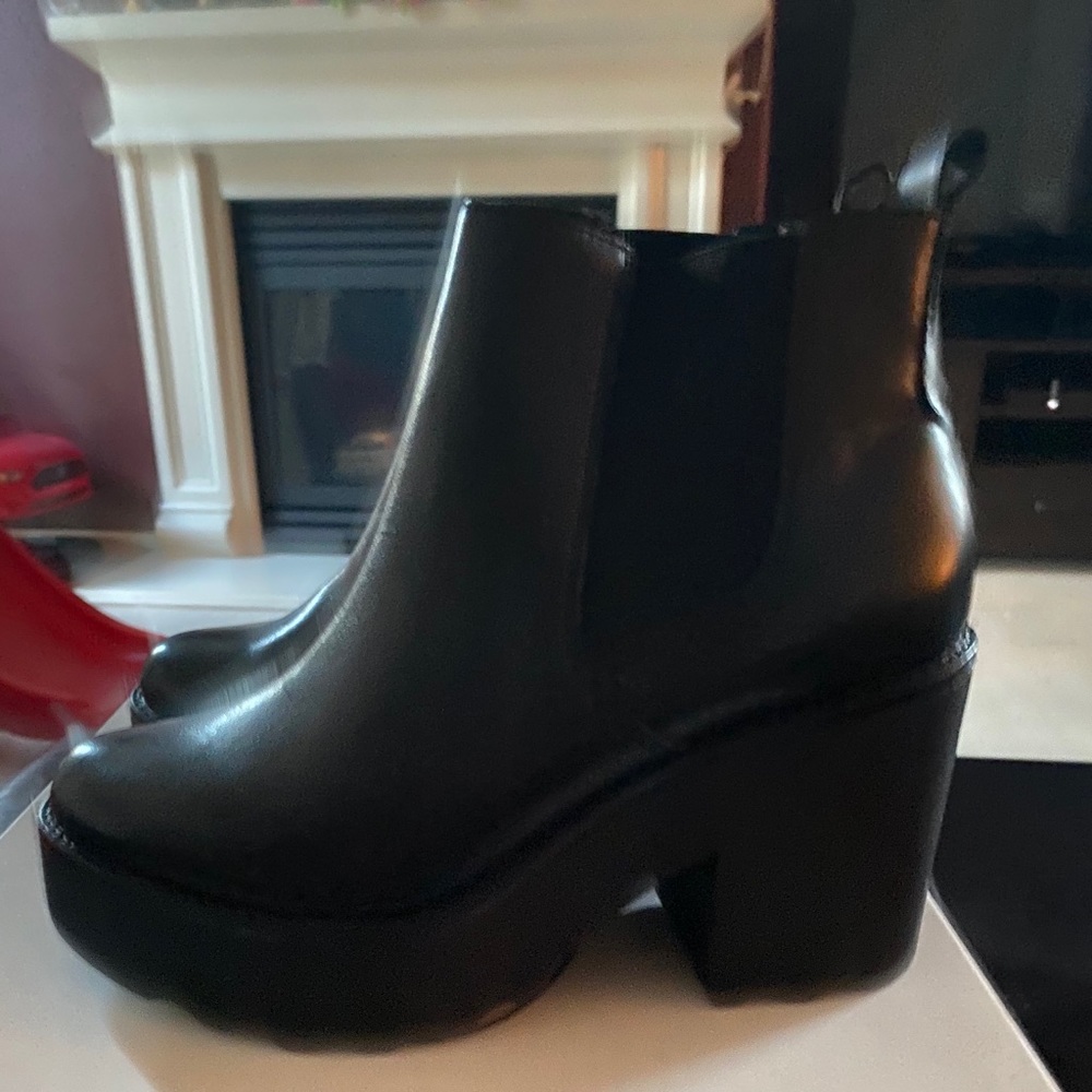 Steve Madden black leather booties